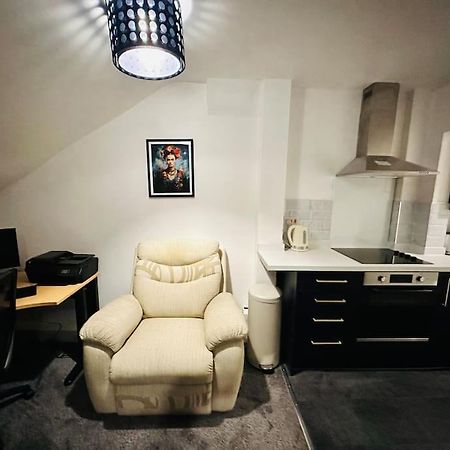 1 Luxe Exec Bedroom Apt 더비 외부 사진