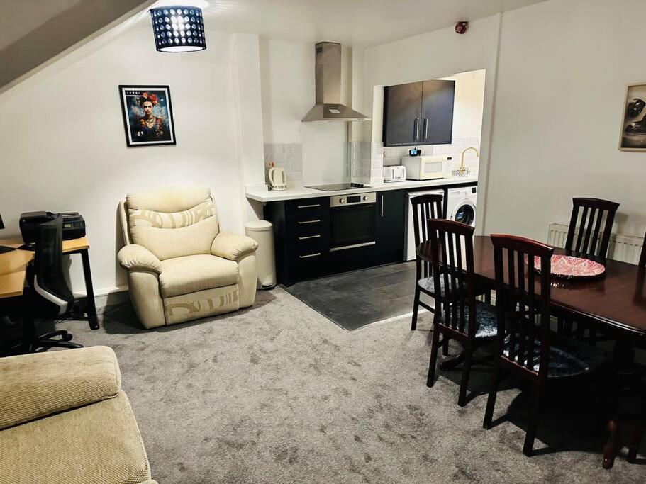 1 Luxe Exec Bedroom Apt 더비 외부 사진