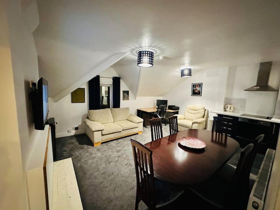 1 Luxe Exec Bedroom Apt 더비 외부 사진