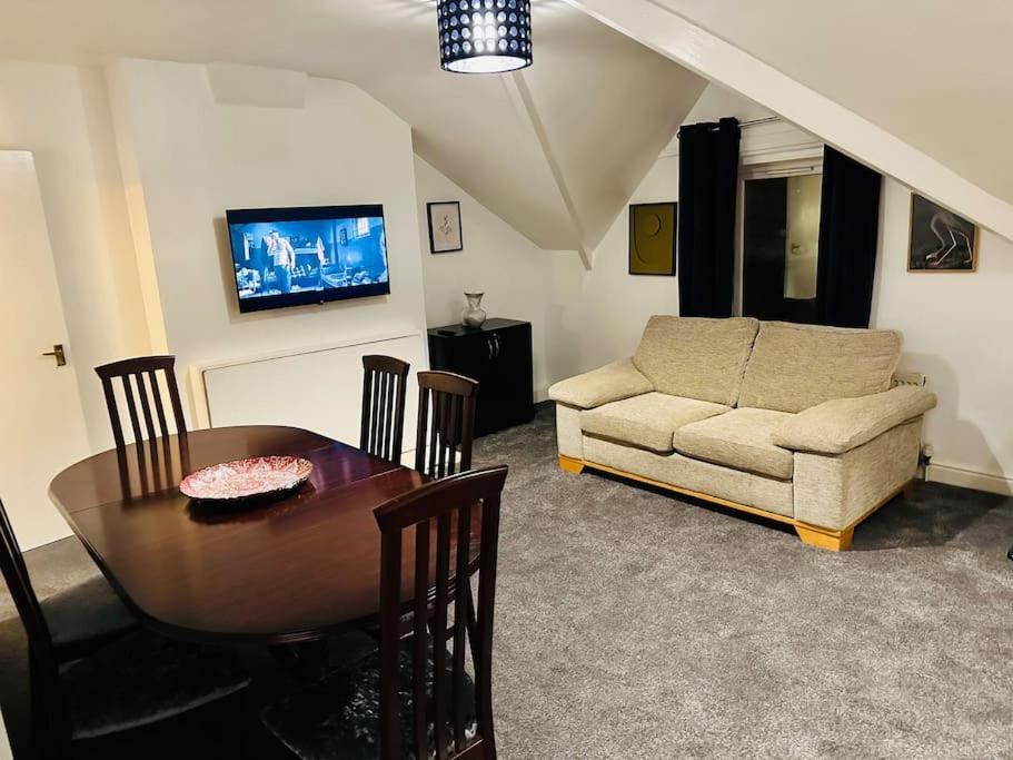 1 Luxe Exec Bedroom Apt 더비 외부 사진