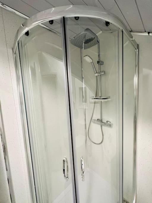 1 Luxe Exec Bedroom Apt 더비 외부 사진