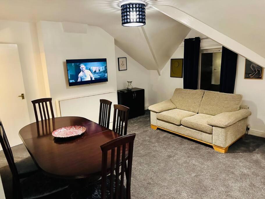 1 Luxe Exec Bedroom Apt 더비 외부 사진