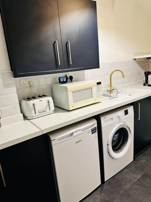 1 Luxe Exec Bedroom Apt 더비 외부 사진