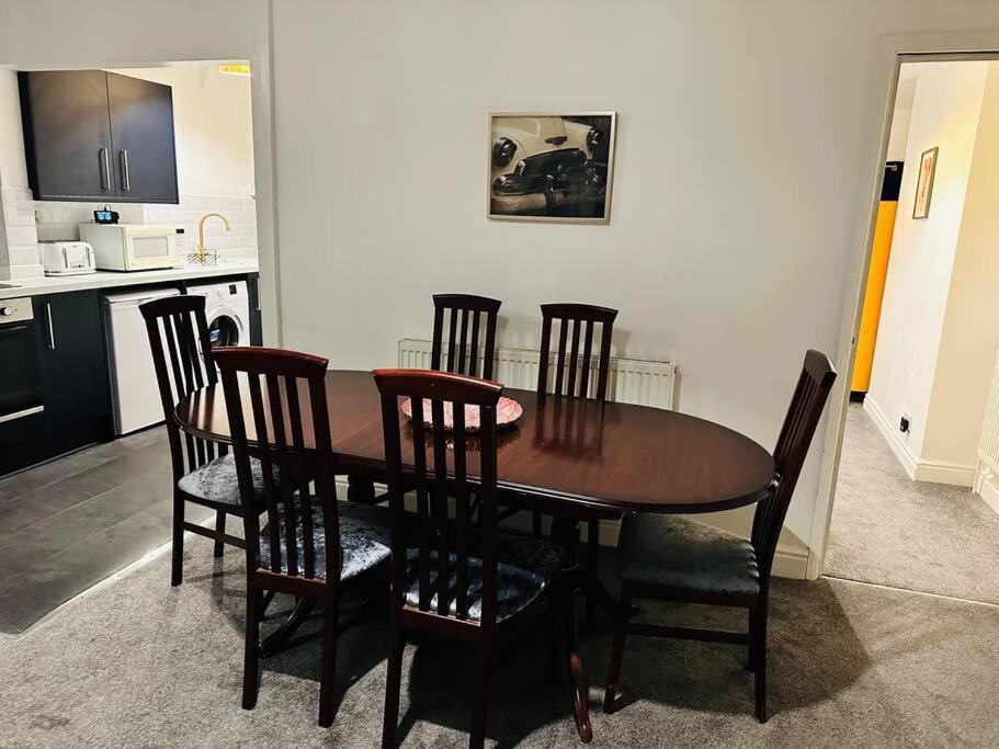 1 Luxe Exec Bedroom Apt 더비 외부 사진