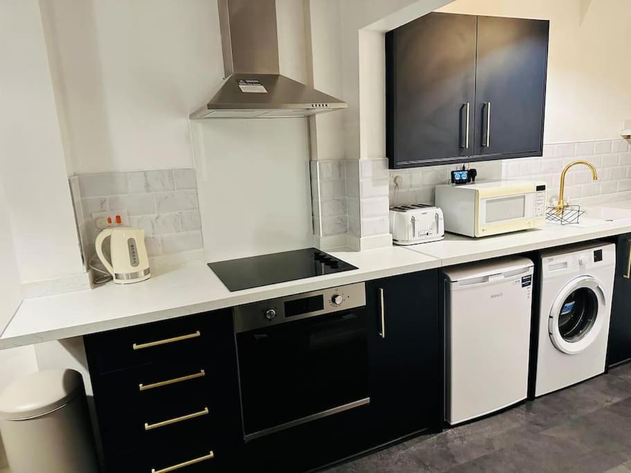 1 Luxe Exec Bedroom Apt 더비 외부 사진