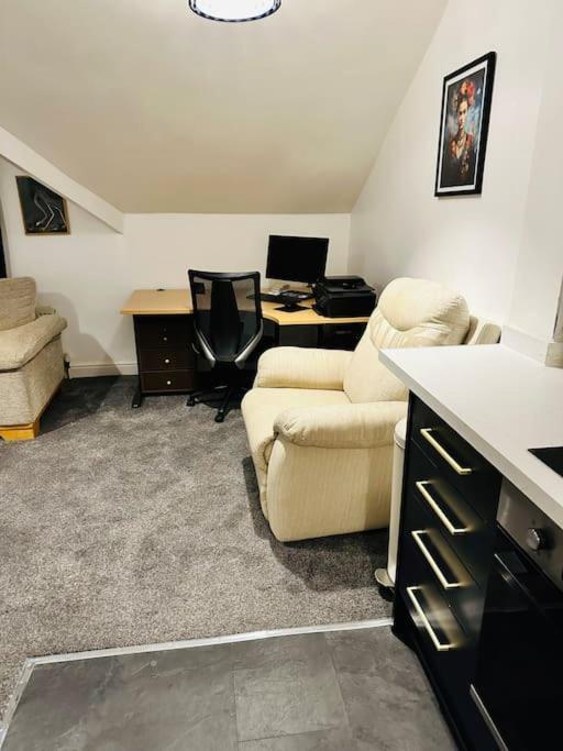 1 Luxe Exec Bedroom Apt 더비 외부 사진