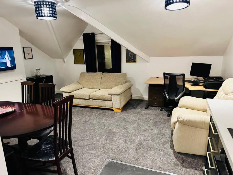 1 Luxe Exec Bedroom Apt 더비 외부 사진