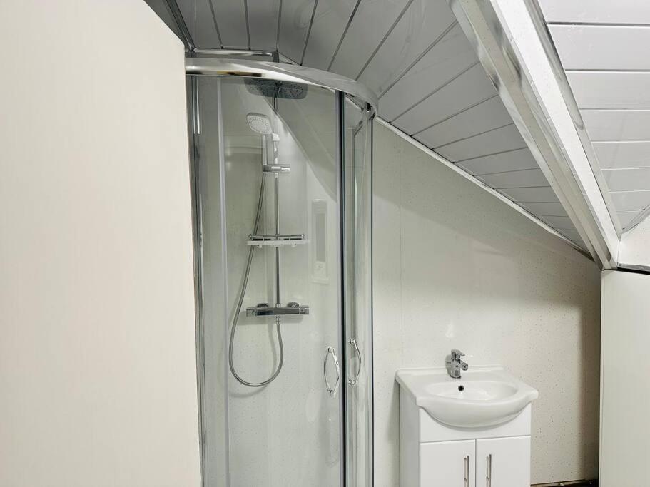 1 Luxe Exec Bedroom Apt 더비 외부 사진