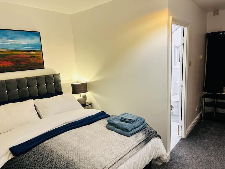 1 Luxe Exec Bedroom Apt 더비 외부 사진